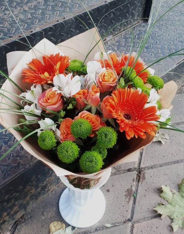 Букет цветов из: Герберы, Хризантемы, Альстромерии и Розы в Частые