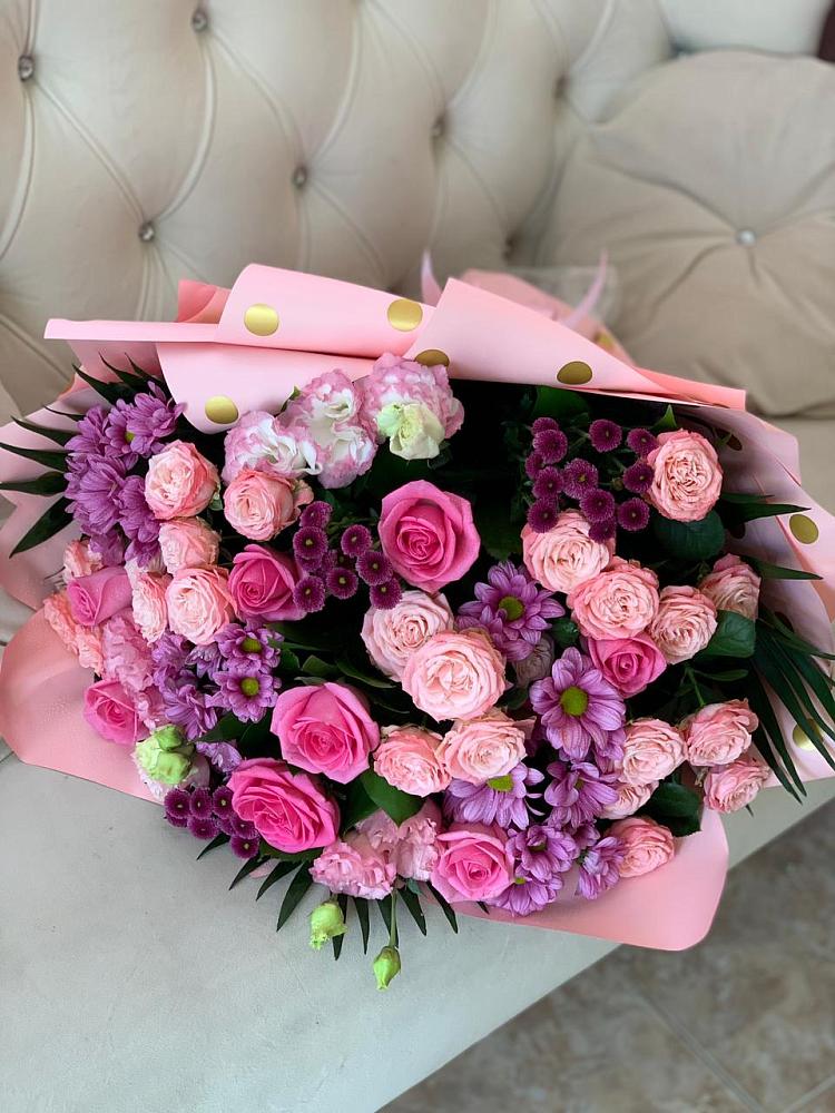 Букет цветов из: Хризантемы, Розы и Лизиантусы в Частые