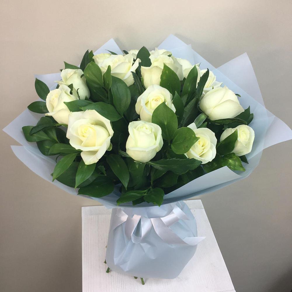 Букет 15 Белых роз Проуд в Частые