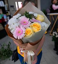 Букет цветов из:  Герберы, Розы и Хризантемы в Частые