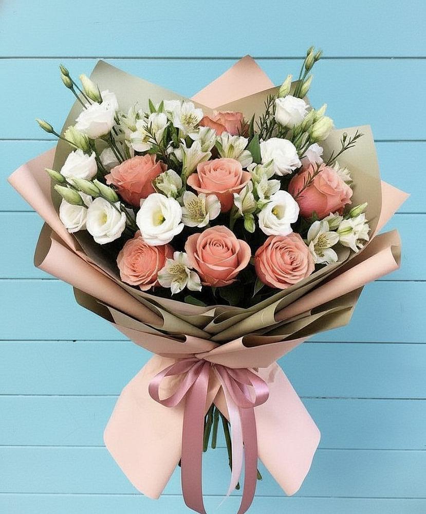 Букет цветов из: Розы, Альстромерии и Лизиантусы в Частые