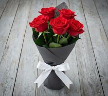 Букет 5 Красных роз Эдлесс Лав в Частые