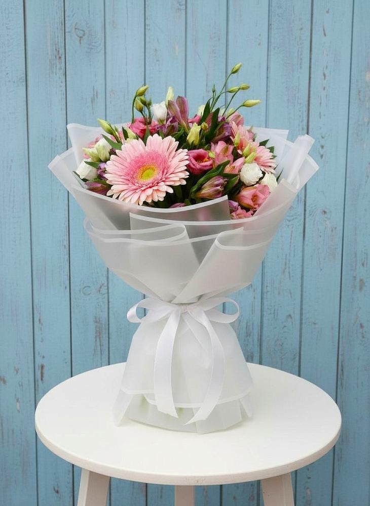 Букет цветов из: Герберы, Альстромерии и Лизиантусы в Частые