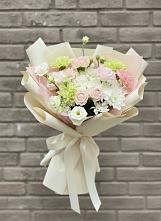 Букет цветов из:  Гвоздики, Розы, Лизиантусы и Хризантемы #REPLACE_PRED# Частые