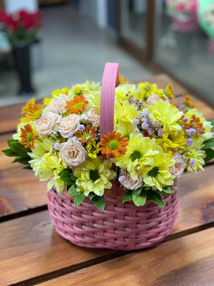 Цветочная композиция из Хризантемы и Розы в корзине в Частые