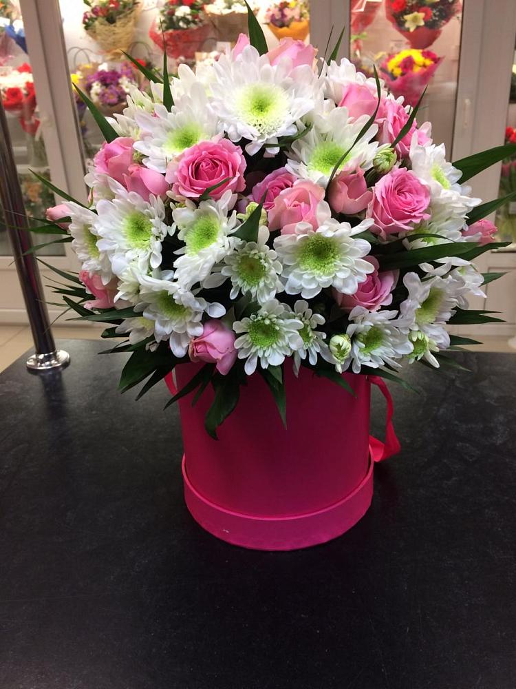 Цветочная композиция из Розы и Хризантемы в шляпной коробке в Частые