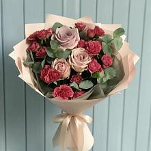 Букет цветов из:  Гвоздики и Розы в Частые