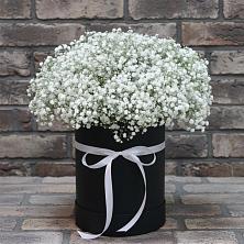 Цветочная композиция из Гипсофила в шляпной коробке в Частые