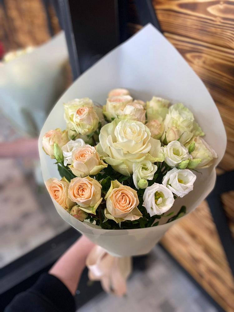 Букет цветов из: Розы и Лизиантусы в Частые